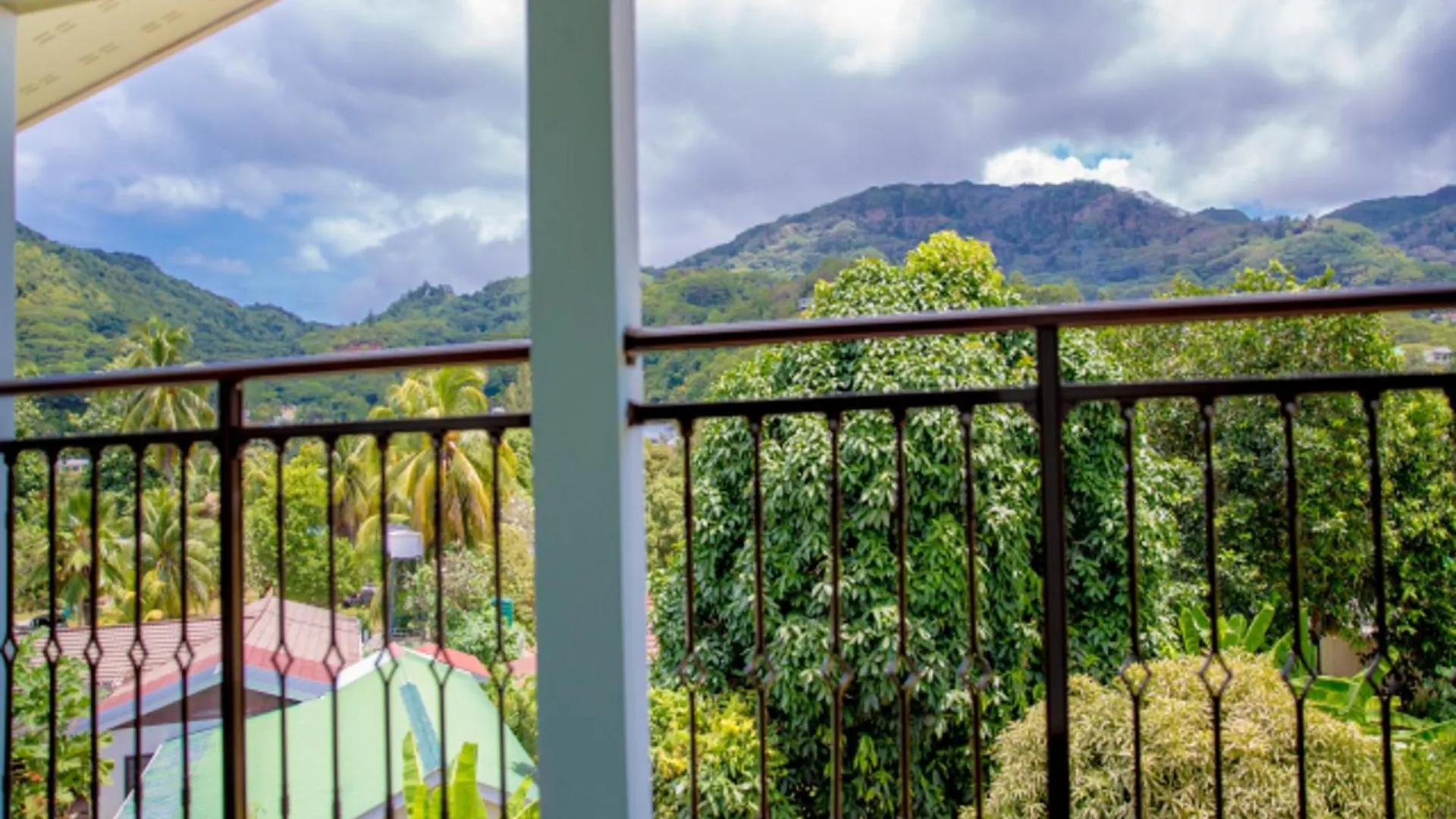 Spacious Apartment With Sea View Au Cap 124 M²