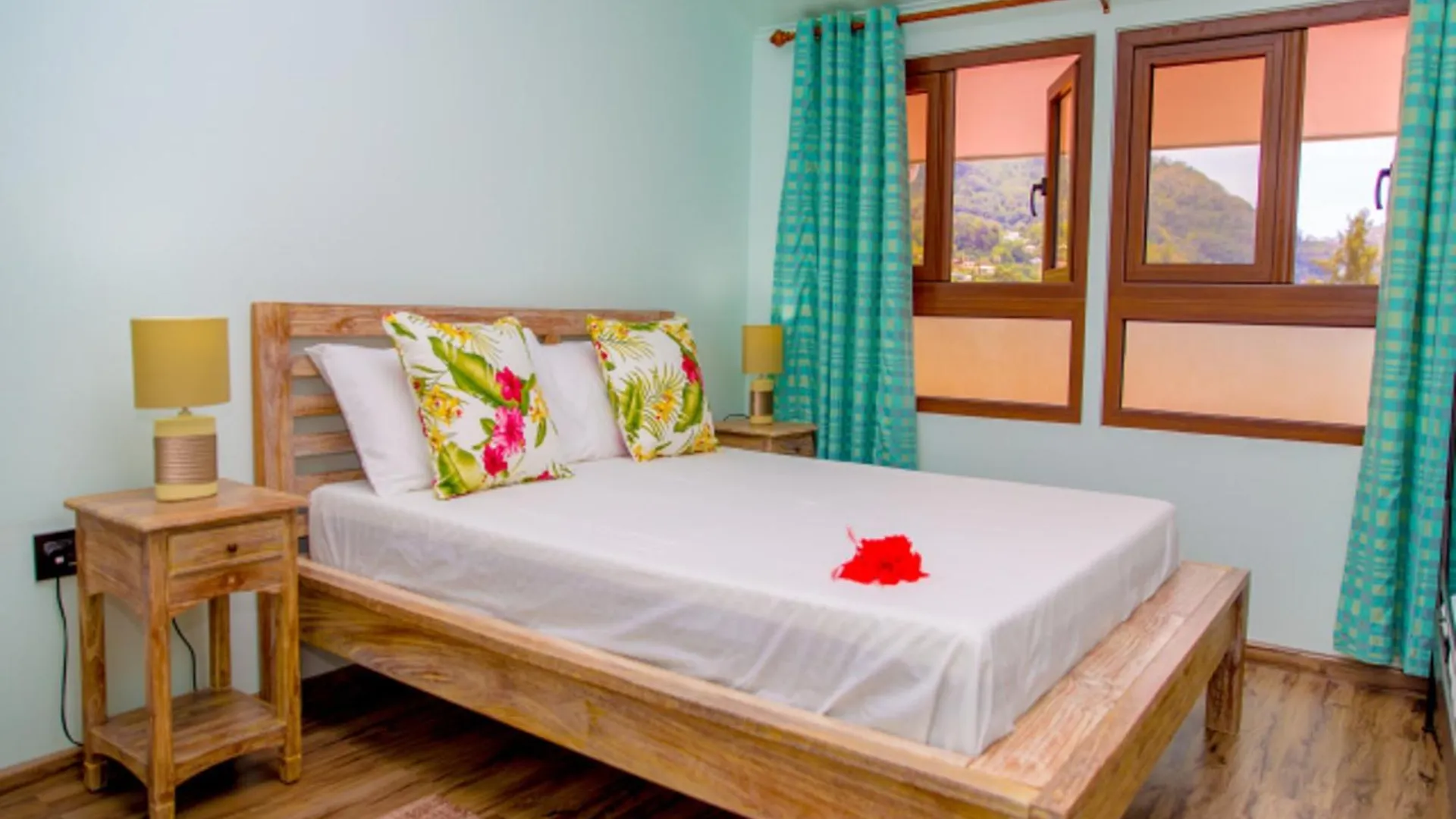 Spacious Apartment With Sea View Au Cap 124 M²