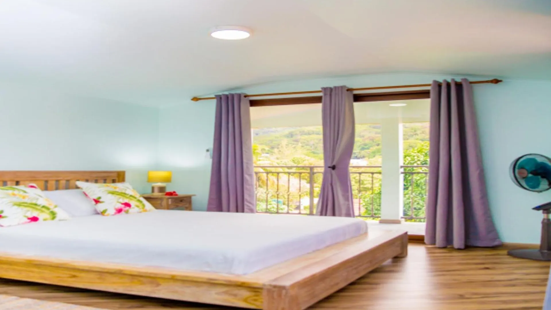 Spacious Apartment With Sea View Au Cap 124 M²
