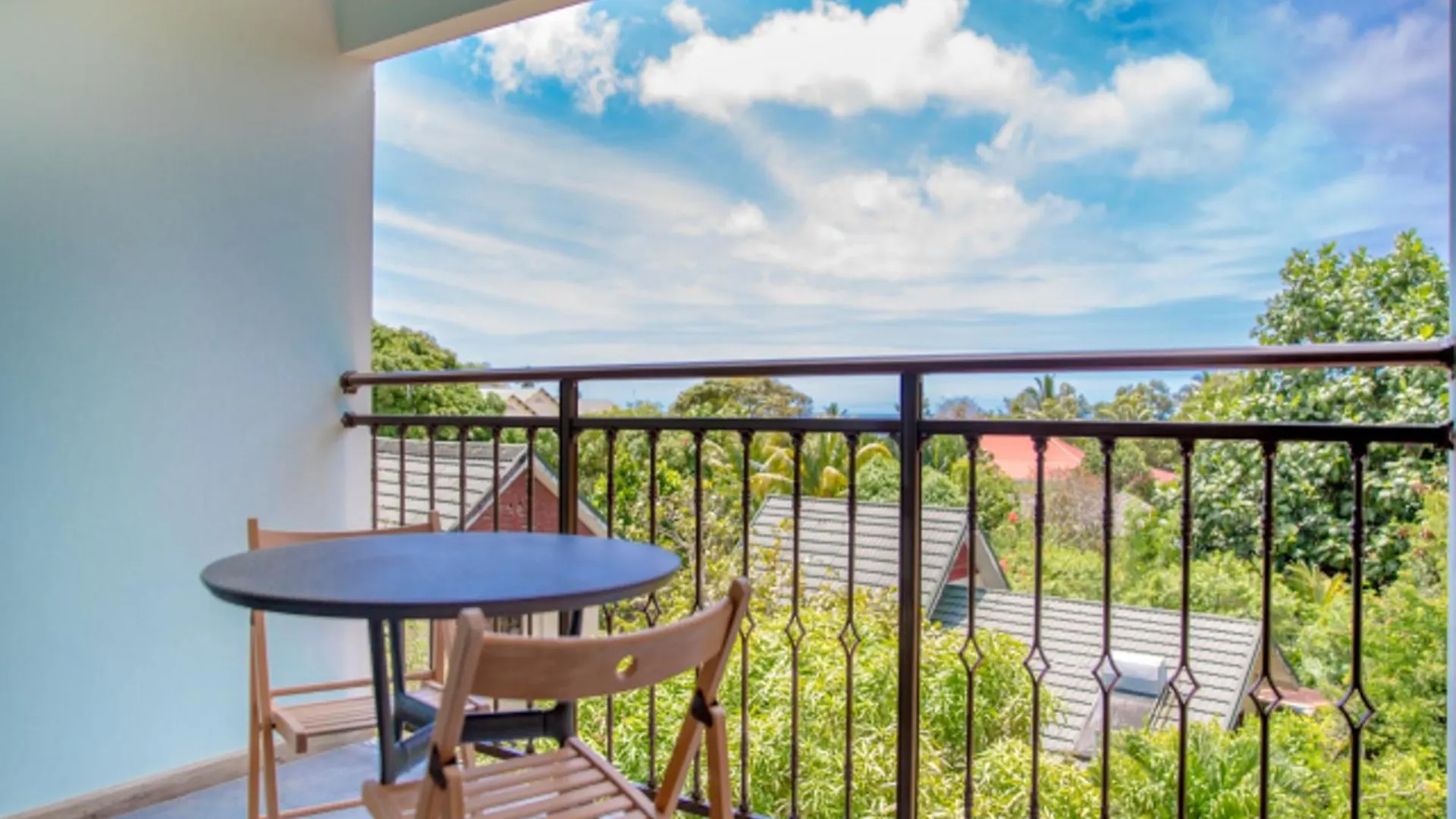 Spacious Apartment With Sea View Au Cap 124 M² location