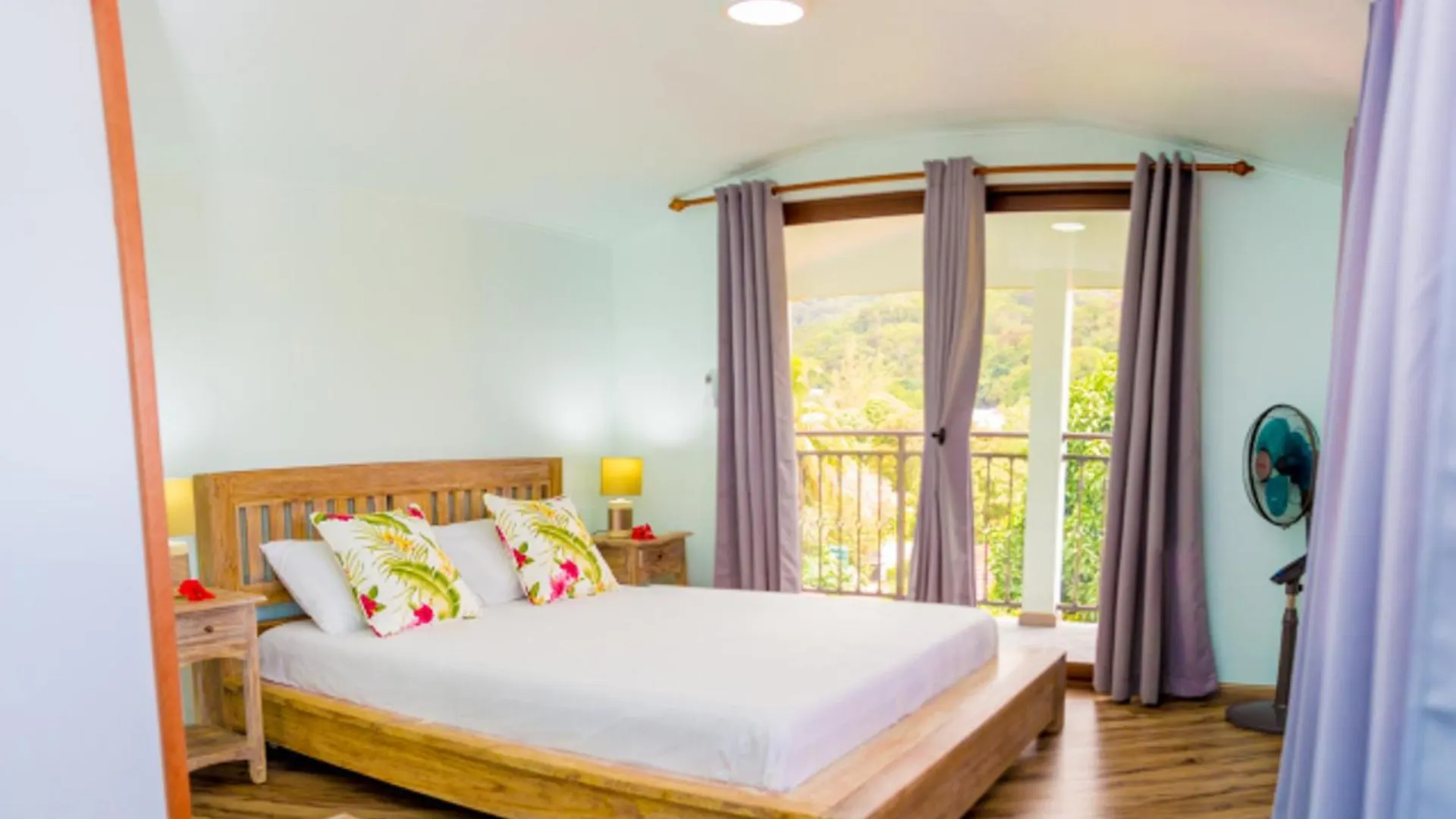 Spacious Apartment With Sea View Au Cap 124 M²