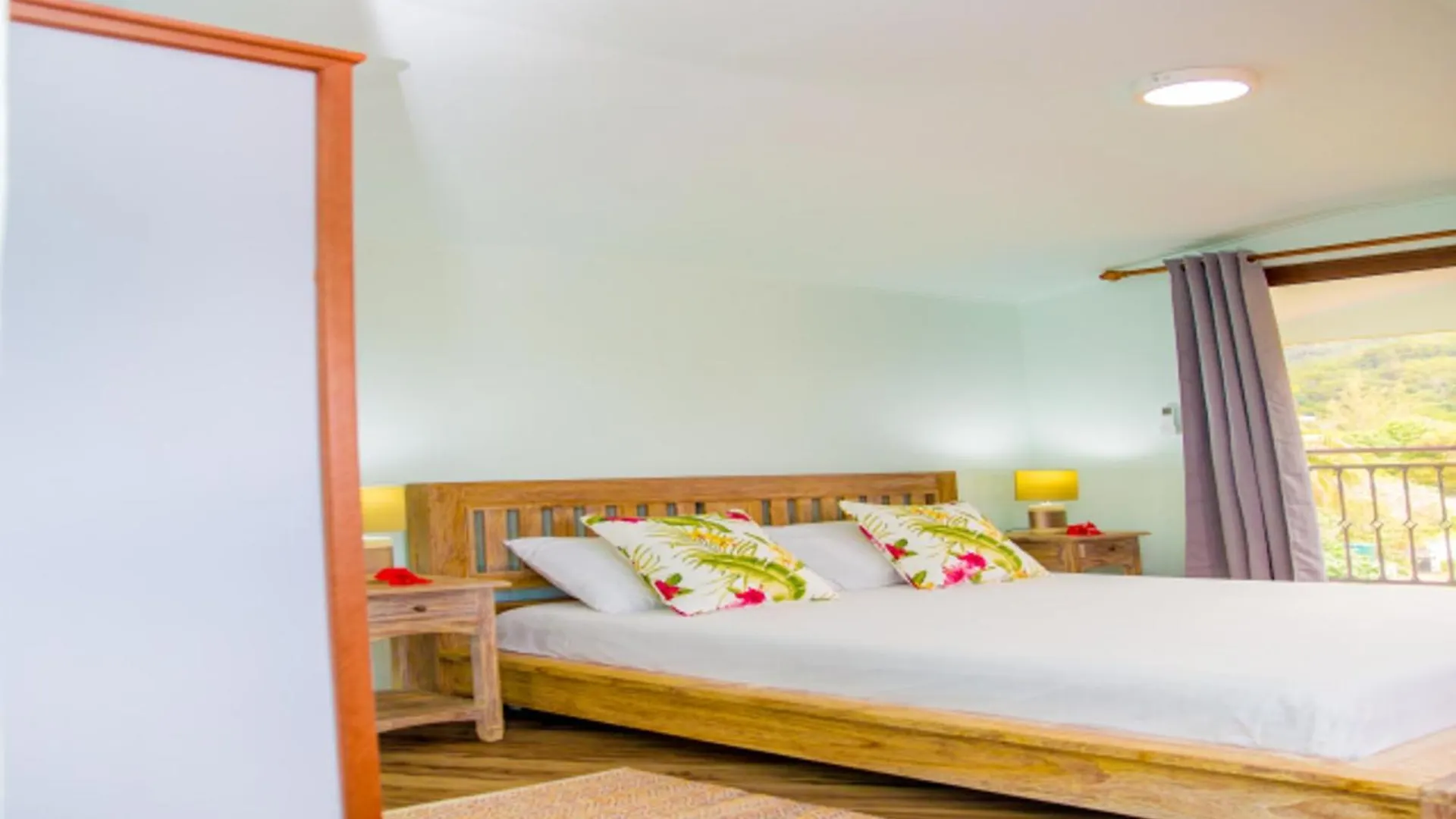 Spacious Apartment With Sea View Au Cap 124 M²