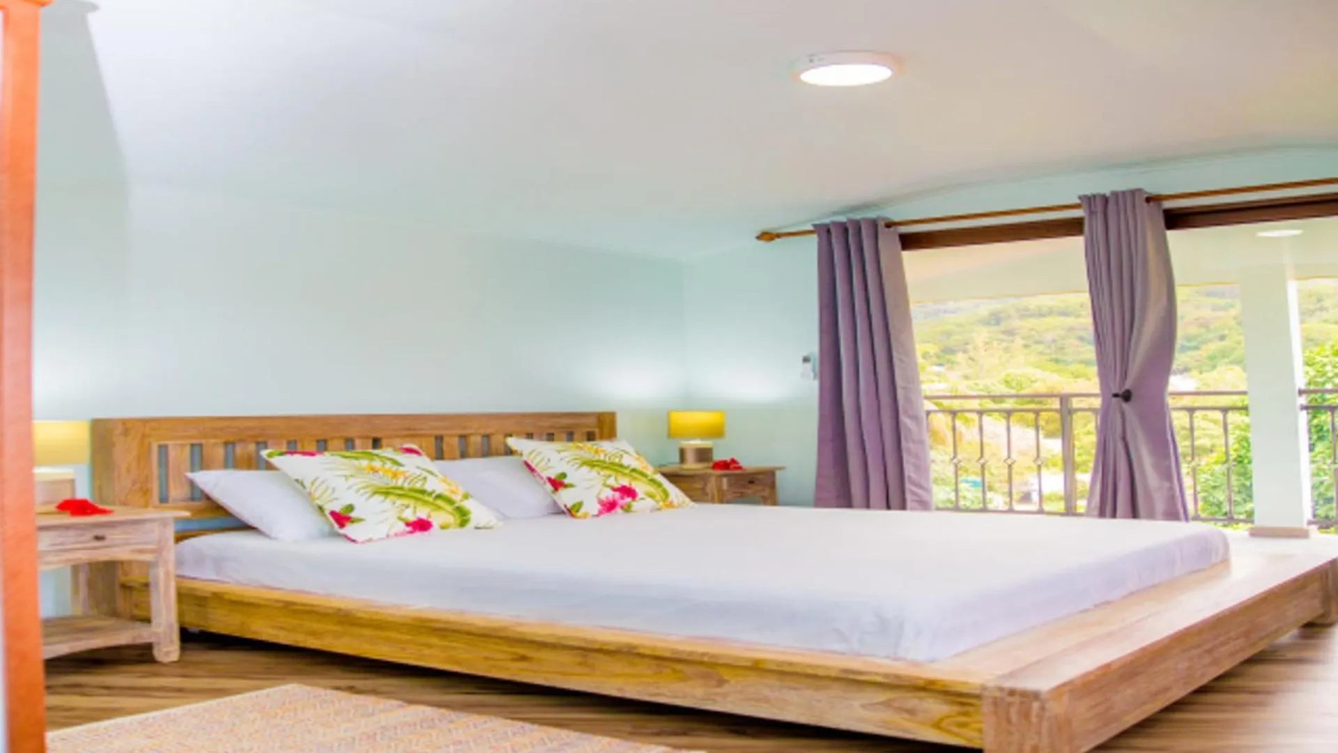 Spacious Apartment With Sea View Au Cap 124 M² 0*,