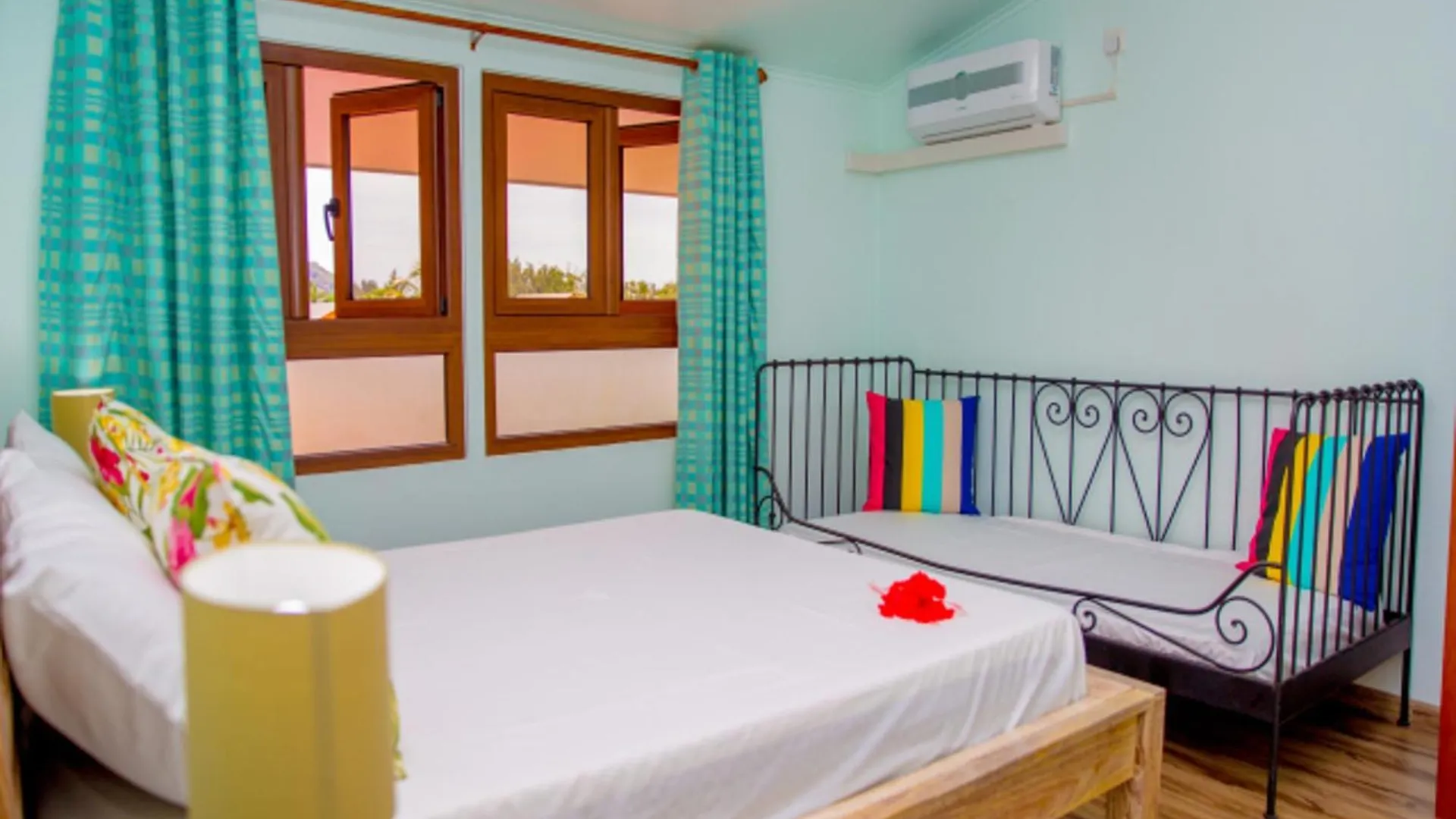 Spacious Apartment With Sea View Au Cap 124 M² 0*,  Seychely